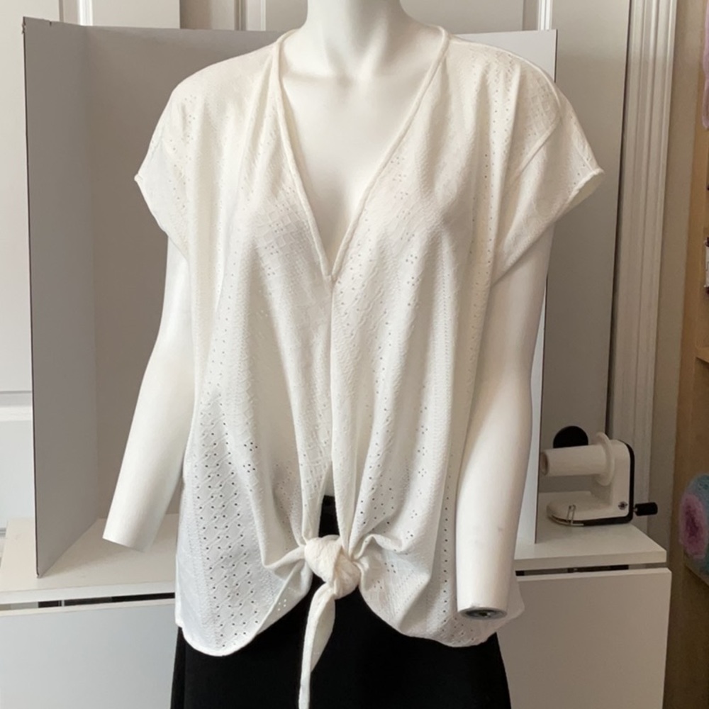 Zara Brand Elegant White Tie-Front Women's Top